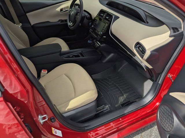 Used 2022 Toyota Prius LE image 12