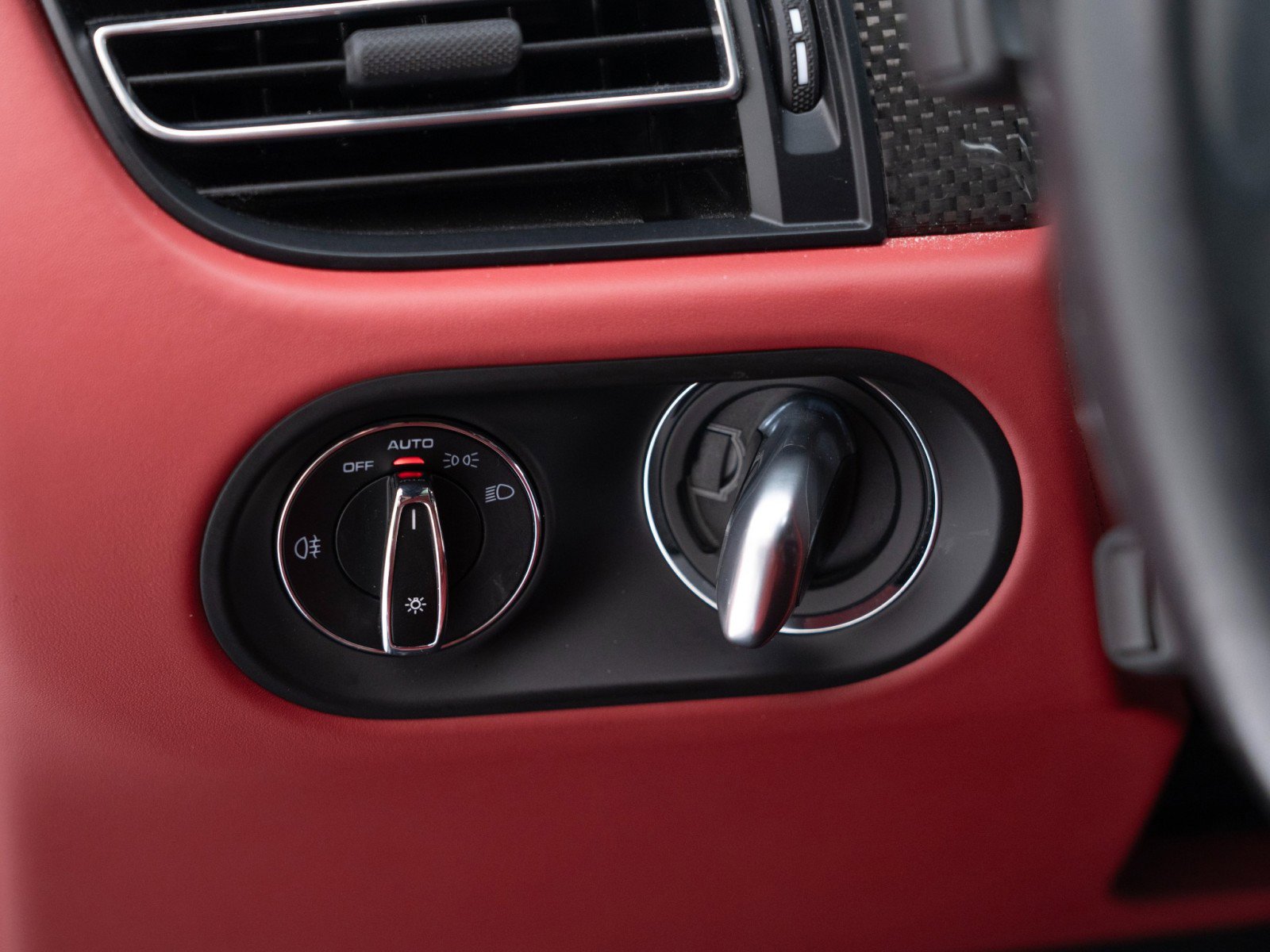 Certified 2023 Porsche Macan image 27