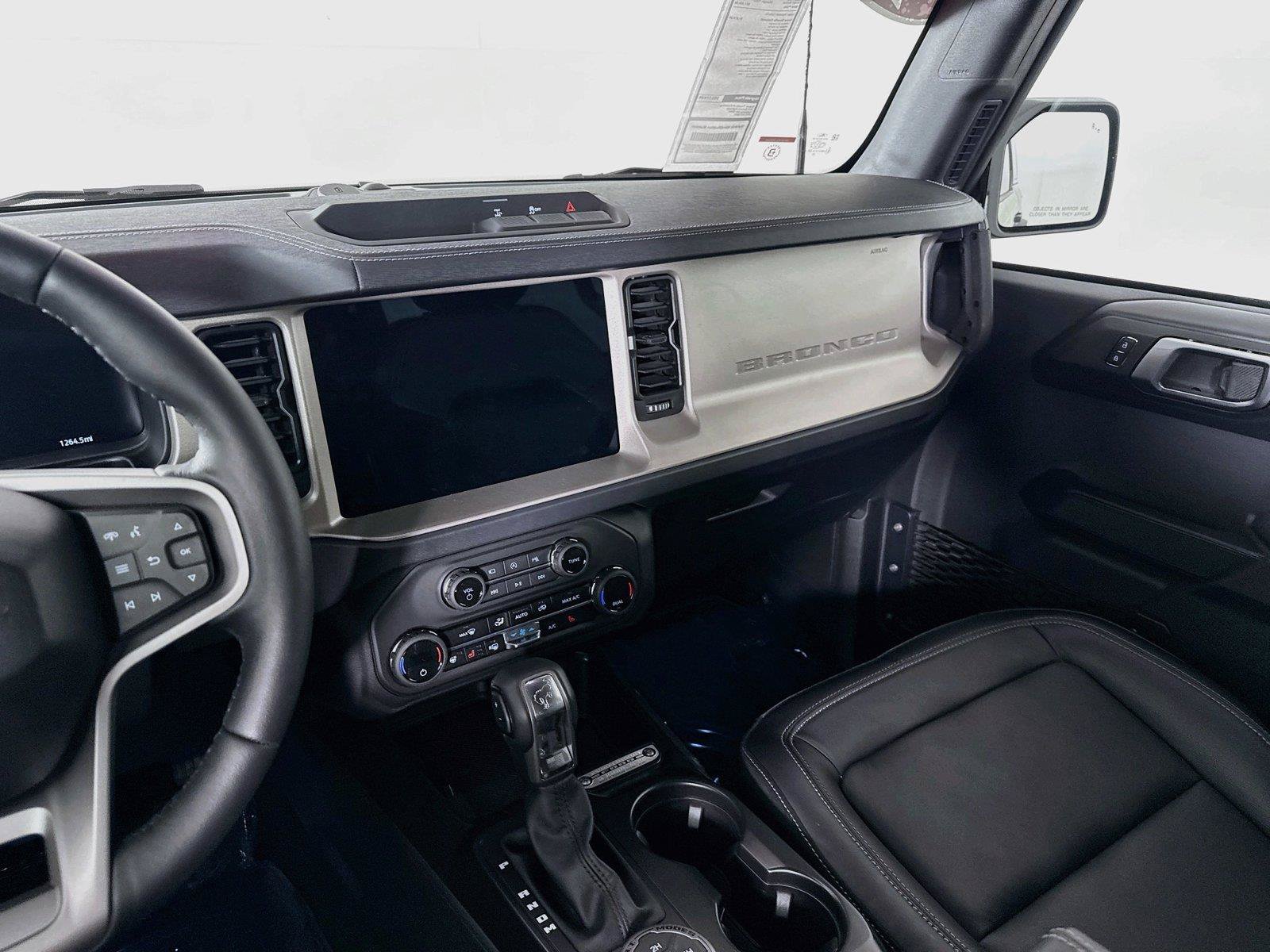 Used 2025 Ford Bronco Outer Banks AWD/4WD image 32