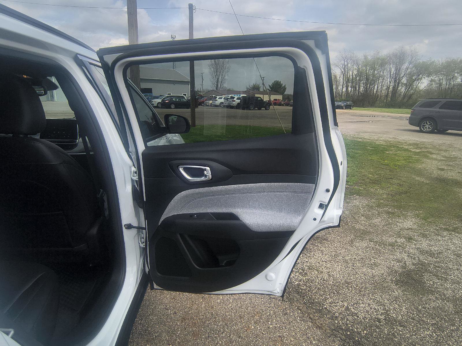 Used 2025 Jeep Compass Latitude AWD/4WD image 30