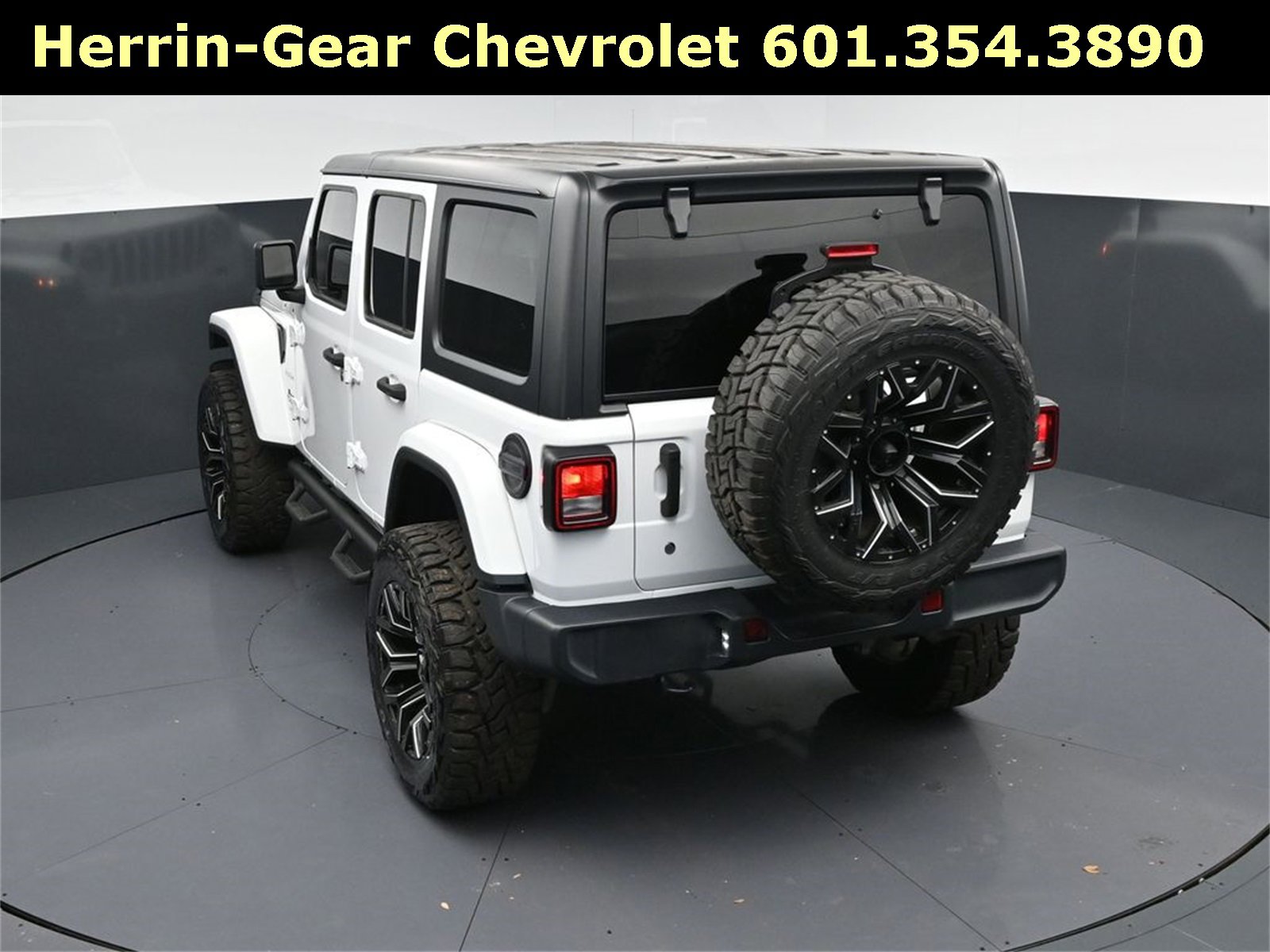 Used 2019 Jeep Wrangler Unlimited Sahara image 34