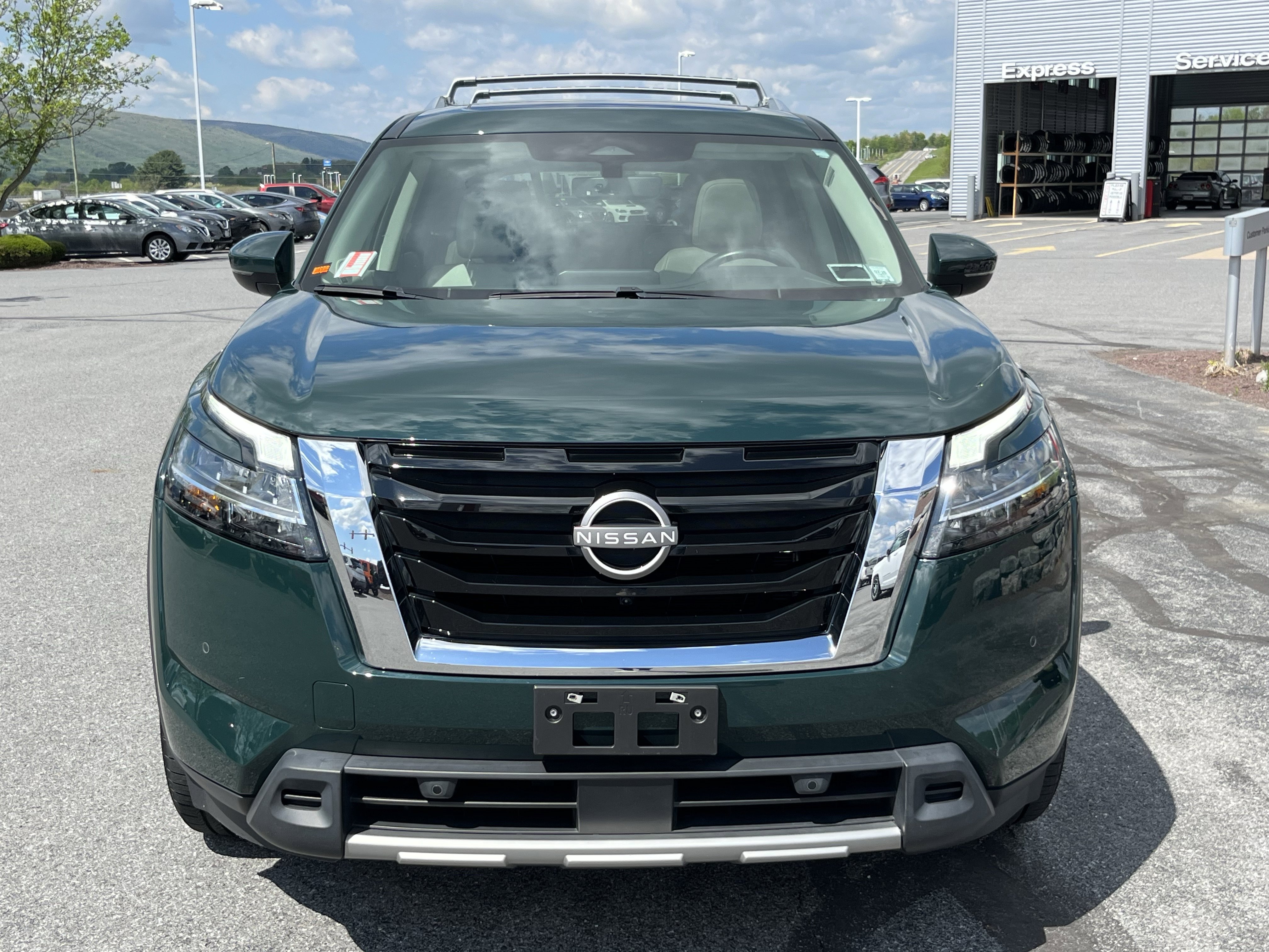 Used 2023 Nissan Pathfinder SL w/ SL Premium Package AWD/4WD image 11