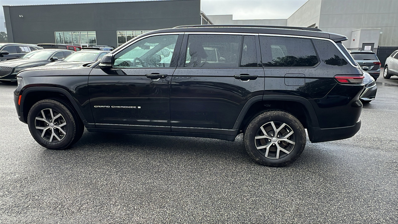 Used 2024 Jeep Grand Cherokee L Limited w/ Luxury Tech Group II image 11