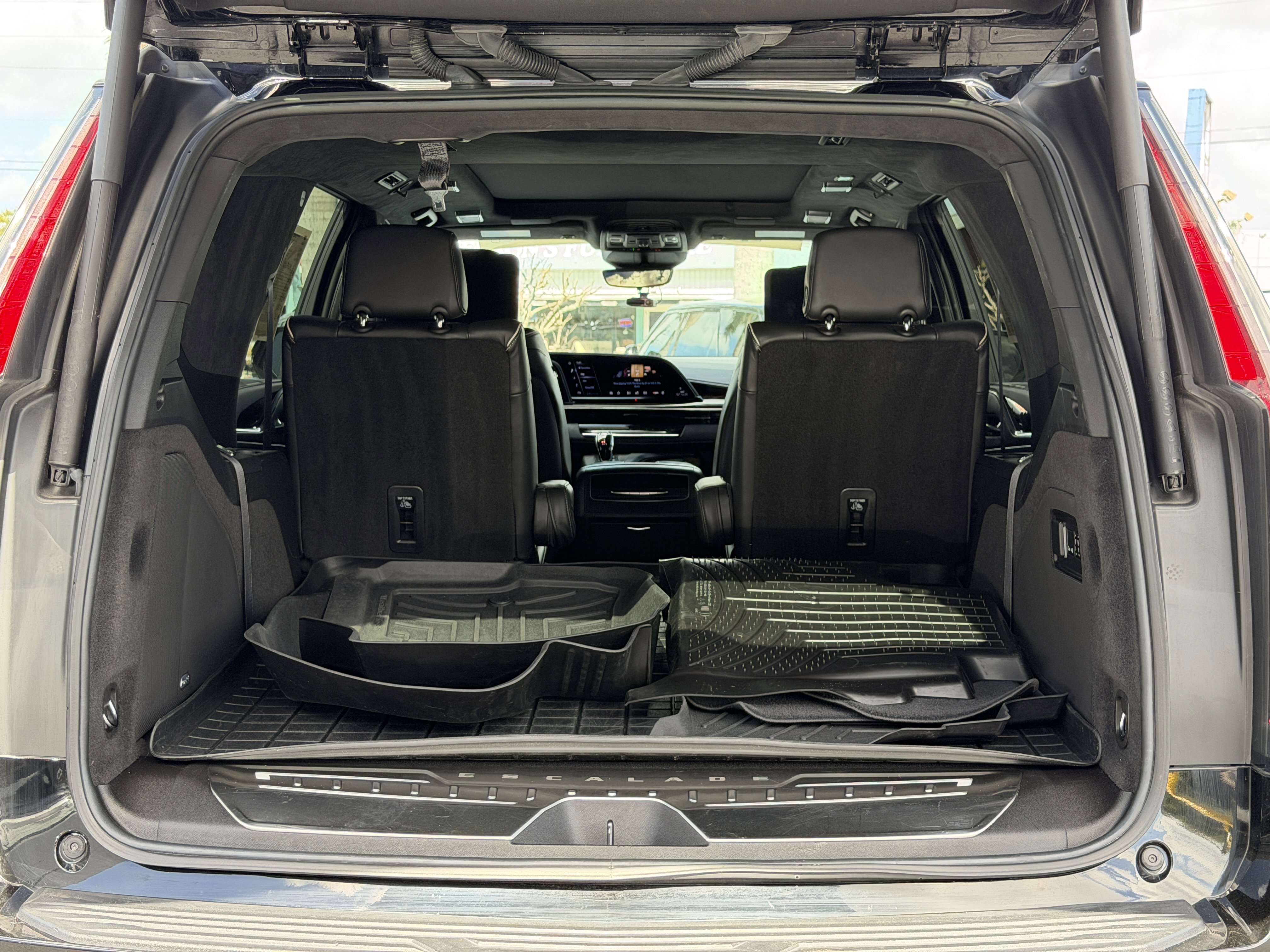 Certified 2023 Cadillac Escalade Premium Luxury Platinum w/ LPO, Radiant Package image 10