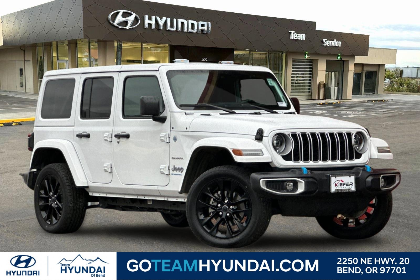 Used 2024 Jeep Wrangler Unlimited Sahara image 1