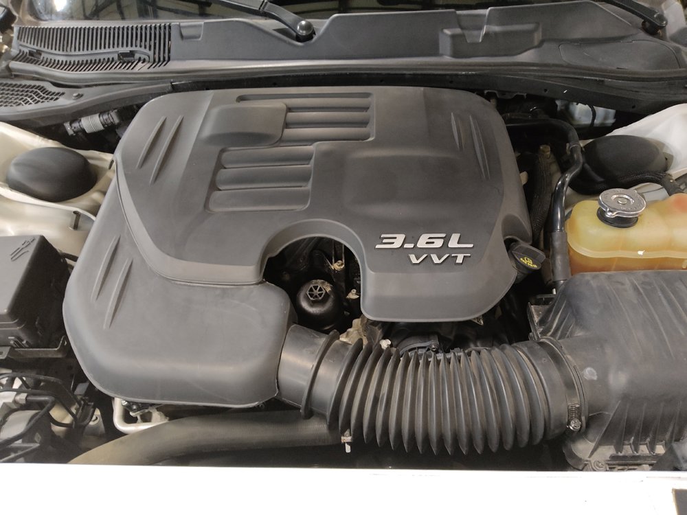 Used 2016 Dodge Challenger SXT RWD image 30