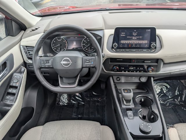 Used 2025 Nissan Rogue SV AWD/4WD image 17