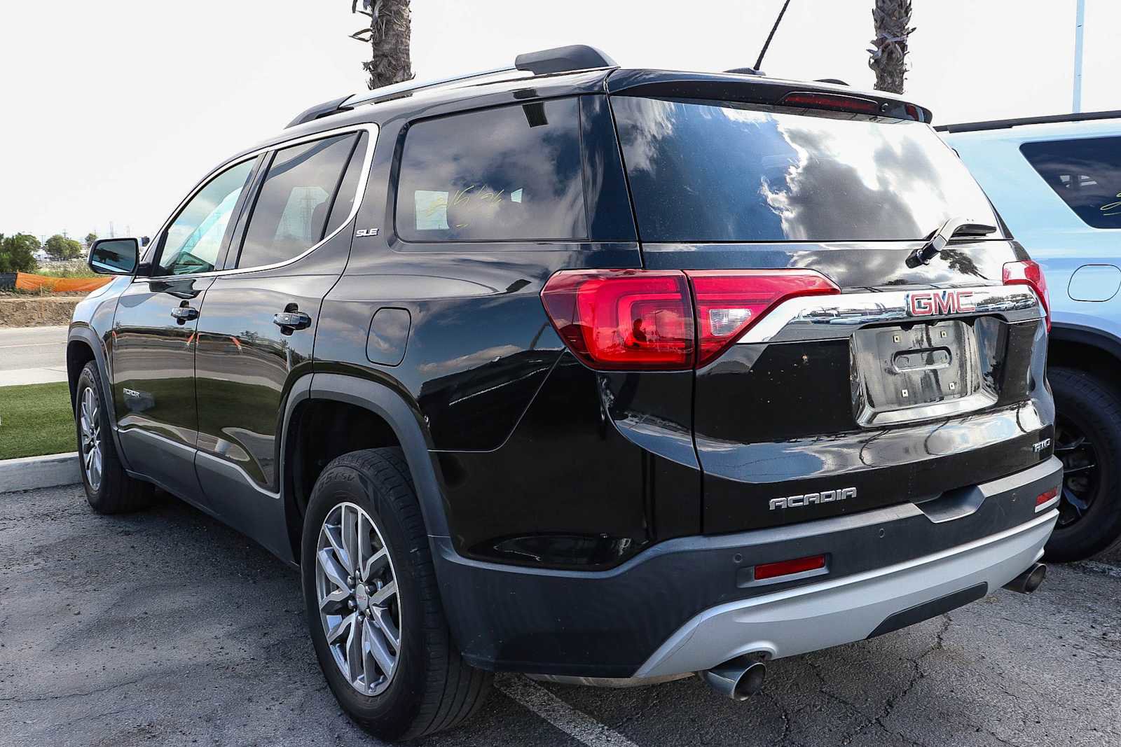 Used 2018 GMC Acadia SLE w/ Driver Alert Package I image 5