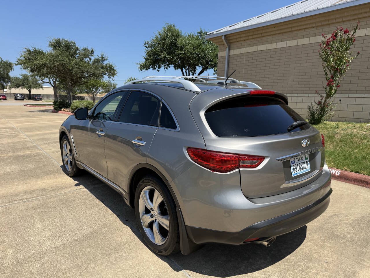 Used 2009 INFINITI FX35 2WD w/ Deluxe Touring Pkg image 9