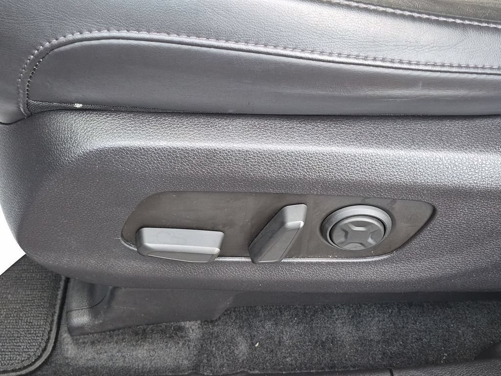 Certified 2023 Kia Carnival SX FWD image 35