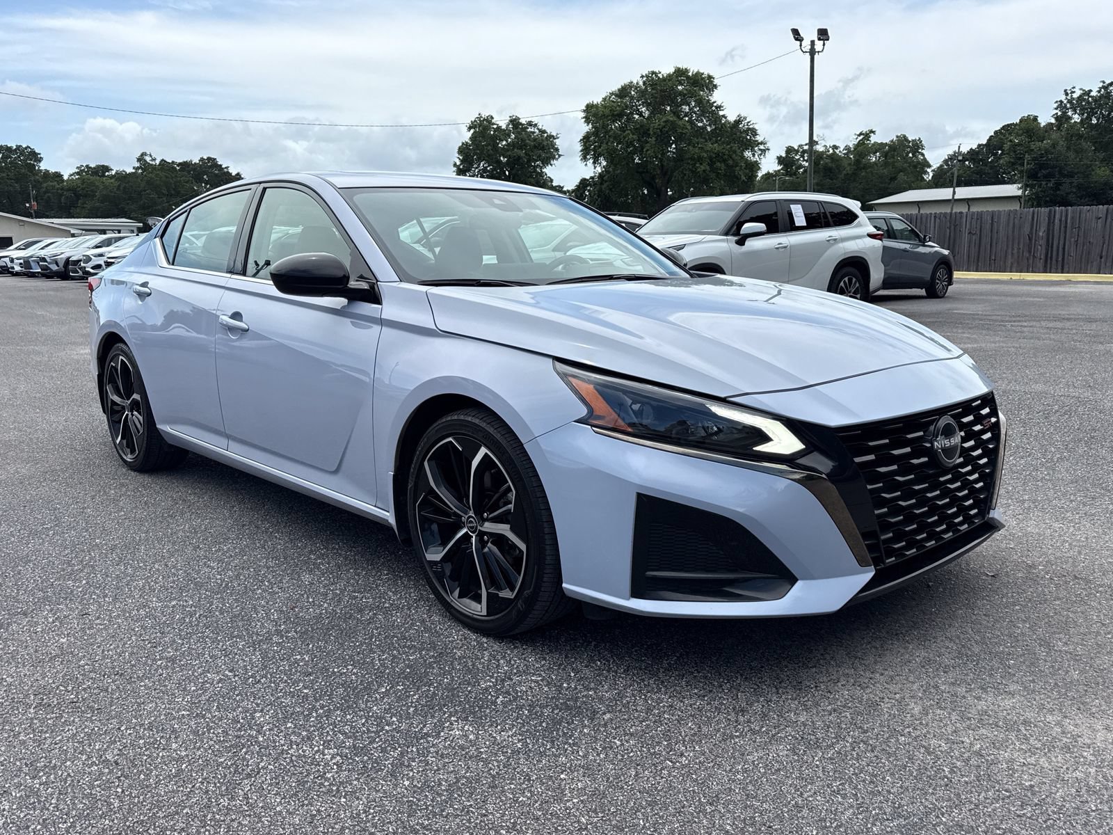 Used 2023 Nissan Altima 2.5 SR w/ SR Premium Package FWD image 7