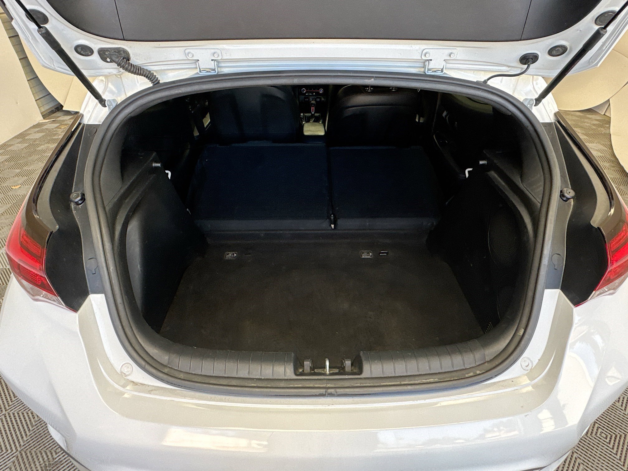 Used 2019 Hyundai Veloster Turbo image 18