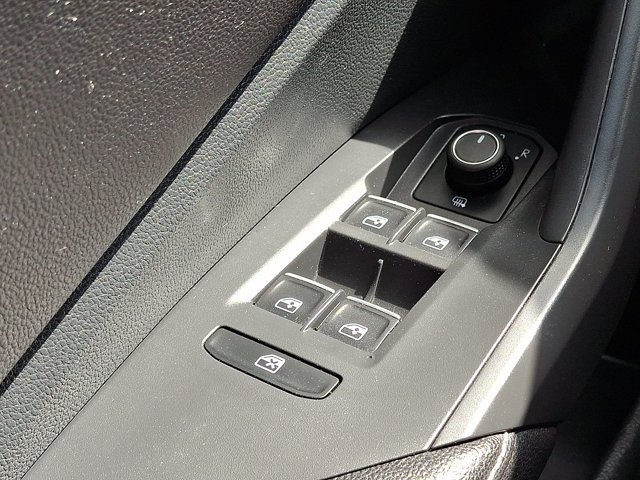 Certified 2023 Volkswagen Jetta SE w/ Panoramic Sunroof Package FWD image 31