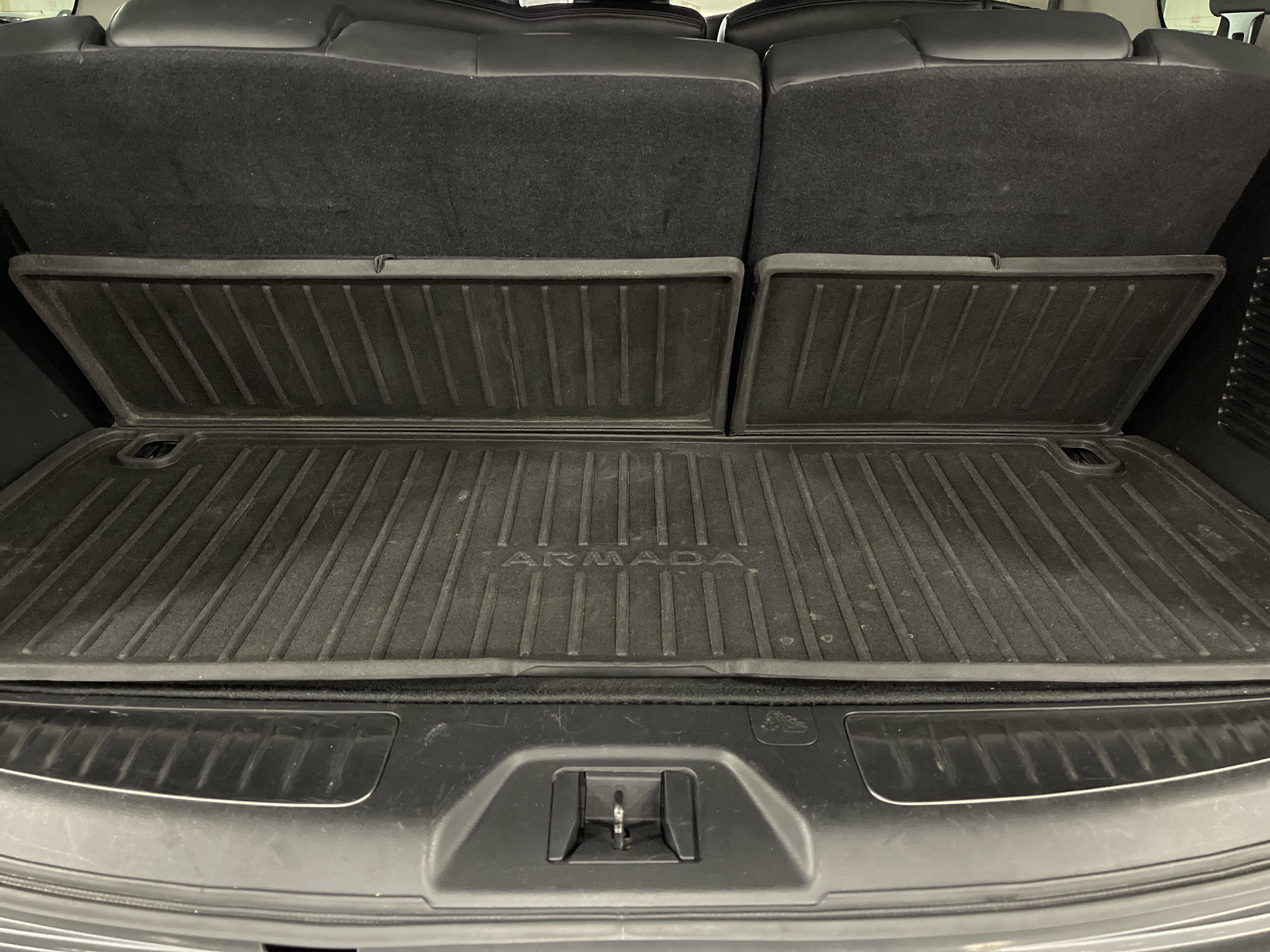 Used 2017 Nissan Armada Platinum w/ Interior Lighting Package image 14