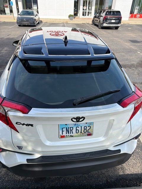 Used 2020 Toyota C-HR XLE FWD image 17