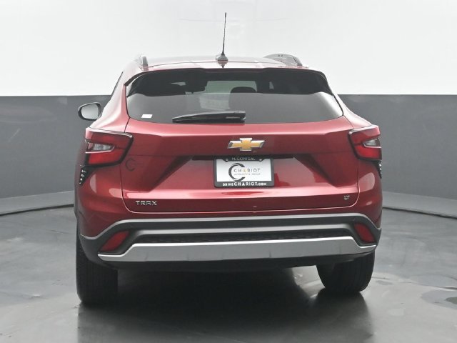 Used 2024 Chevrolet Trax LT w/ Sunroof Package FWD image 5