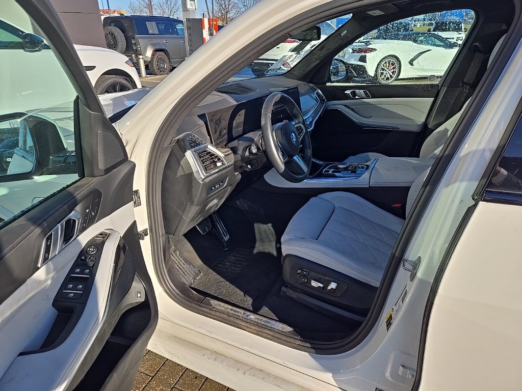 Used 2025 BMW X5 xDrive50e w/ M Sport Package image 15