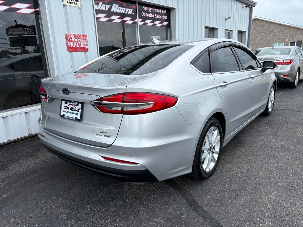 Used 2019 Ford Fusion SE FWD image 3