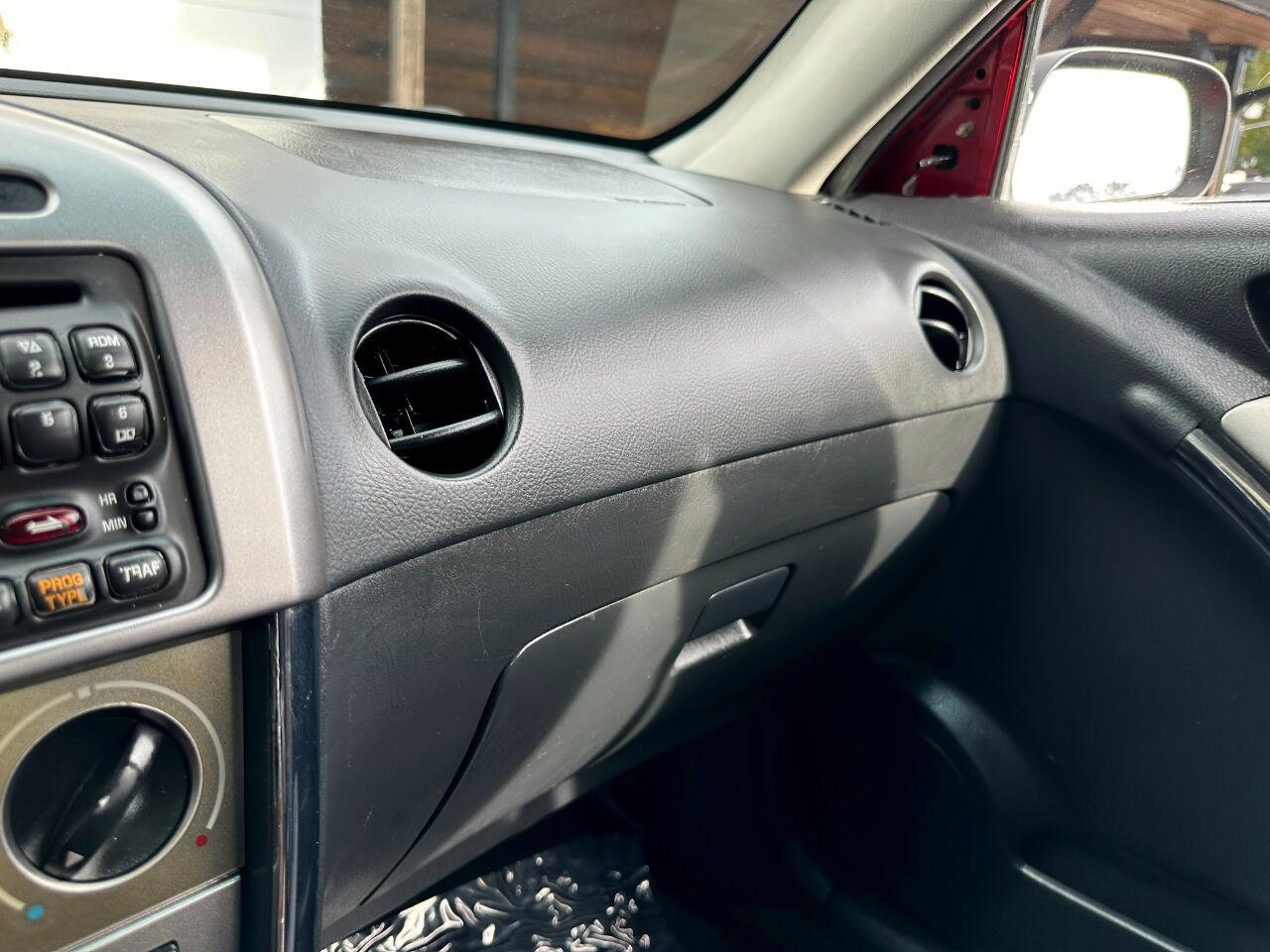 Used 2004 Toyota Matrix FWD image 32