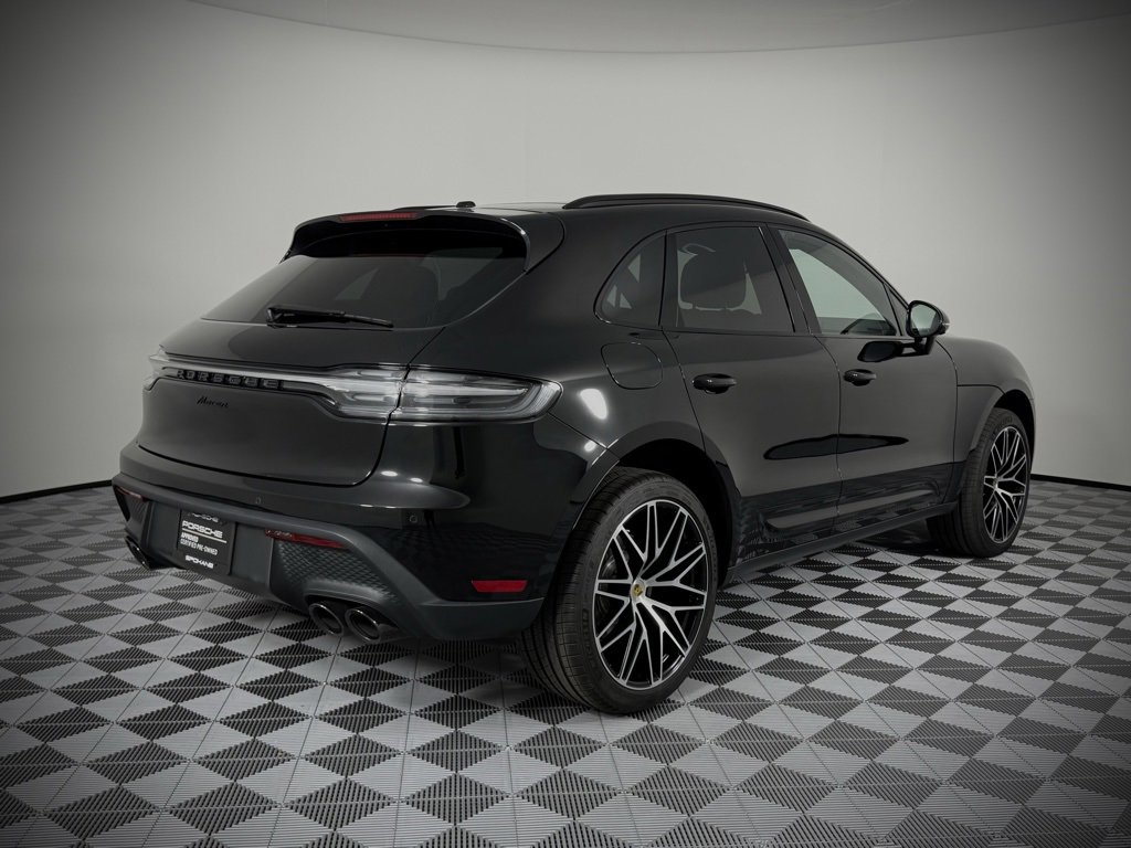 Certified 2025 Porsche Macan image 10