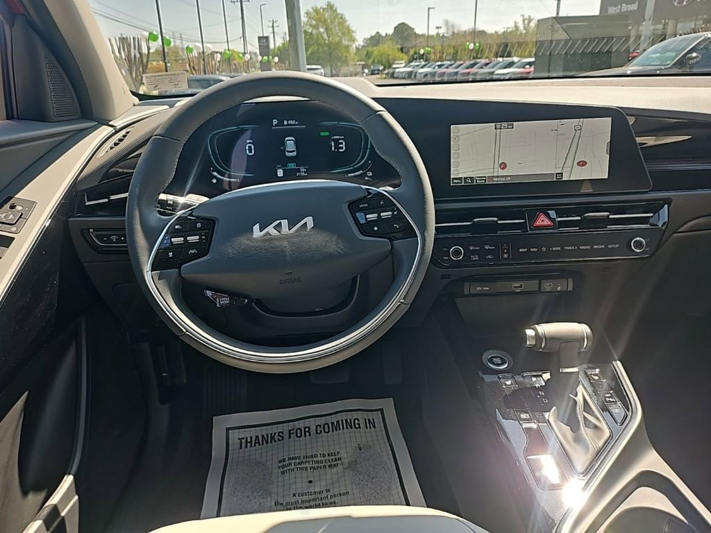 Used 2025 Kia Niro EX image 15