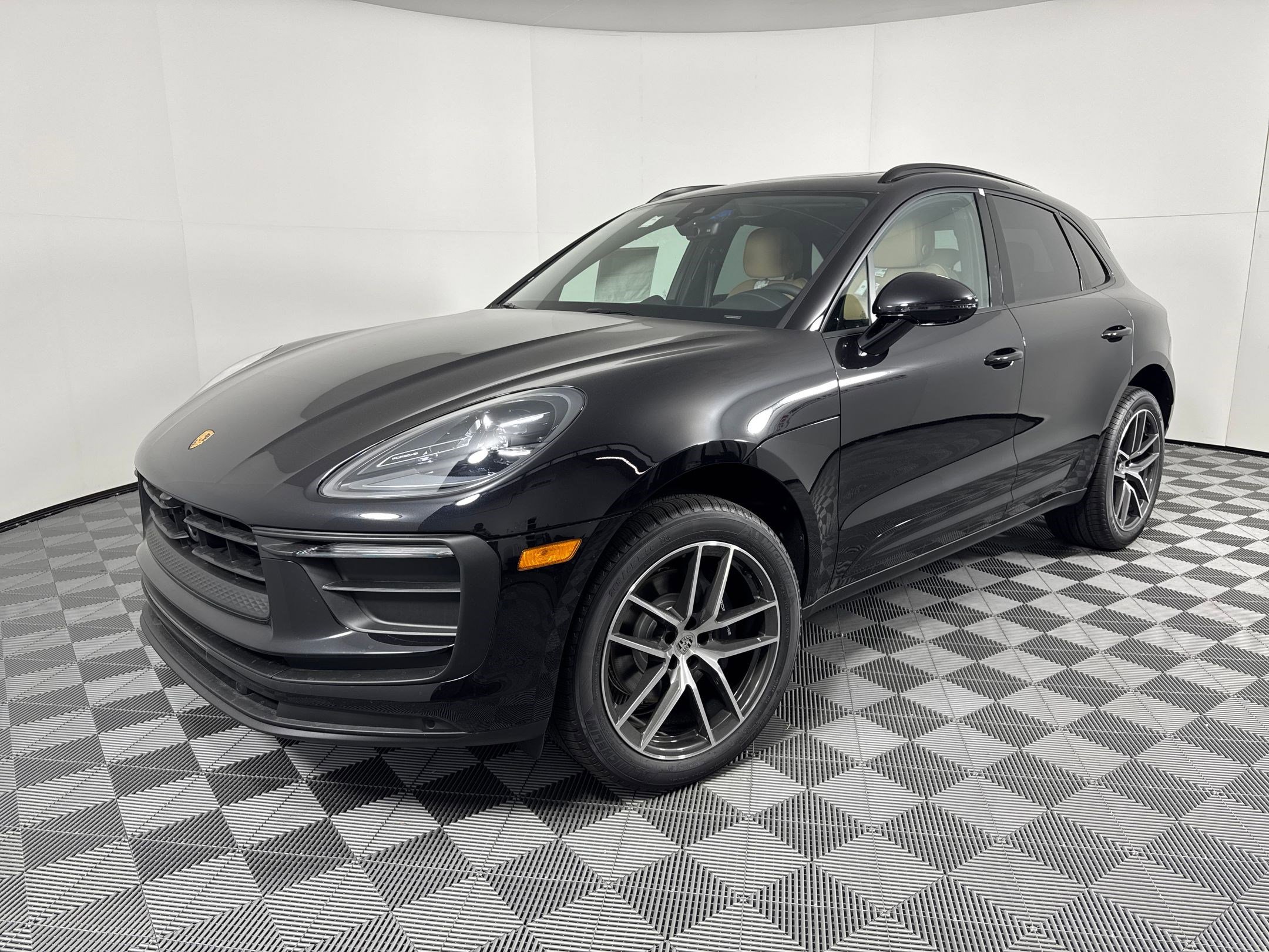 Certified 2026 Porsche Macan image 1