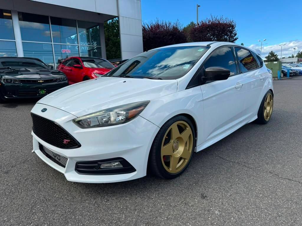 Used 2018 Ford Focus ST FWD image 1