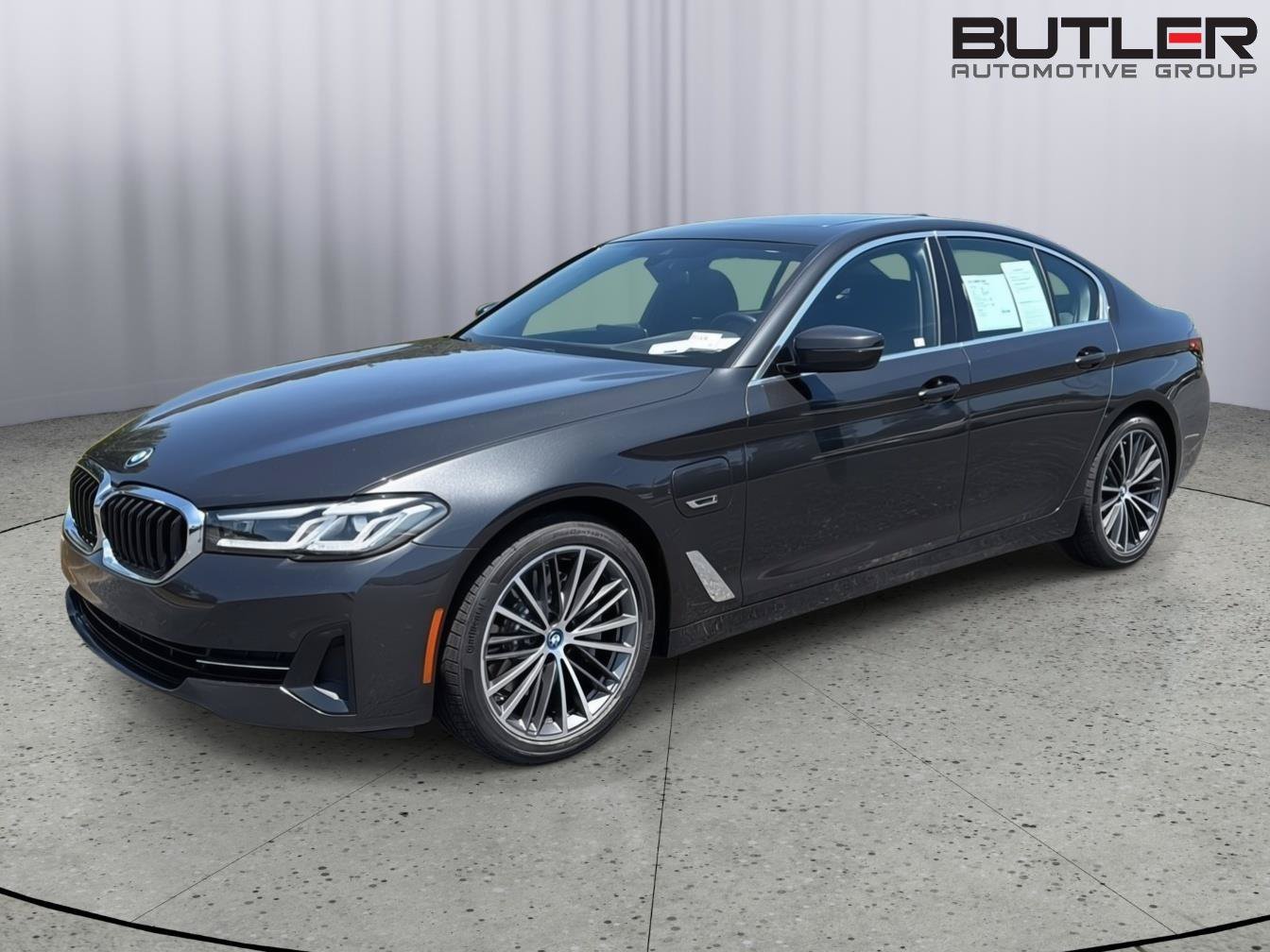 Used 2023 BMW 530e w/ Premium Package RWD image 1