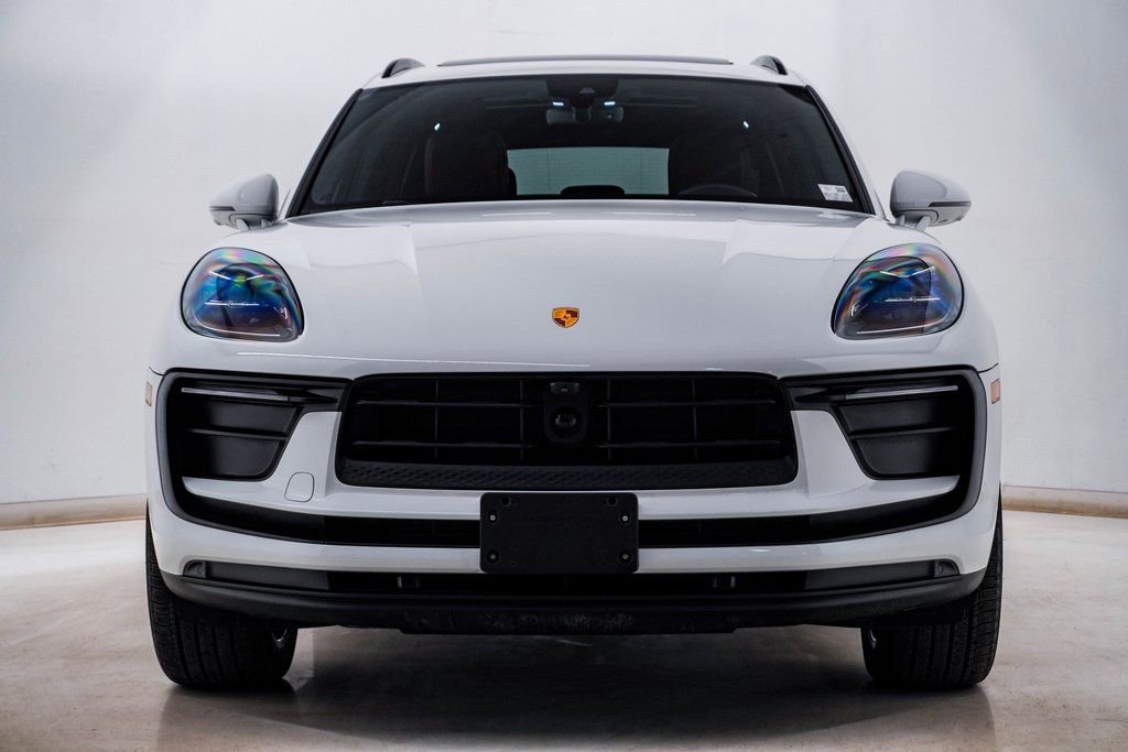 Certified 2025 Porsche Macan image 6