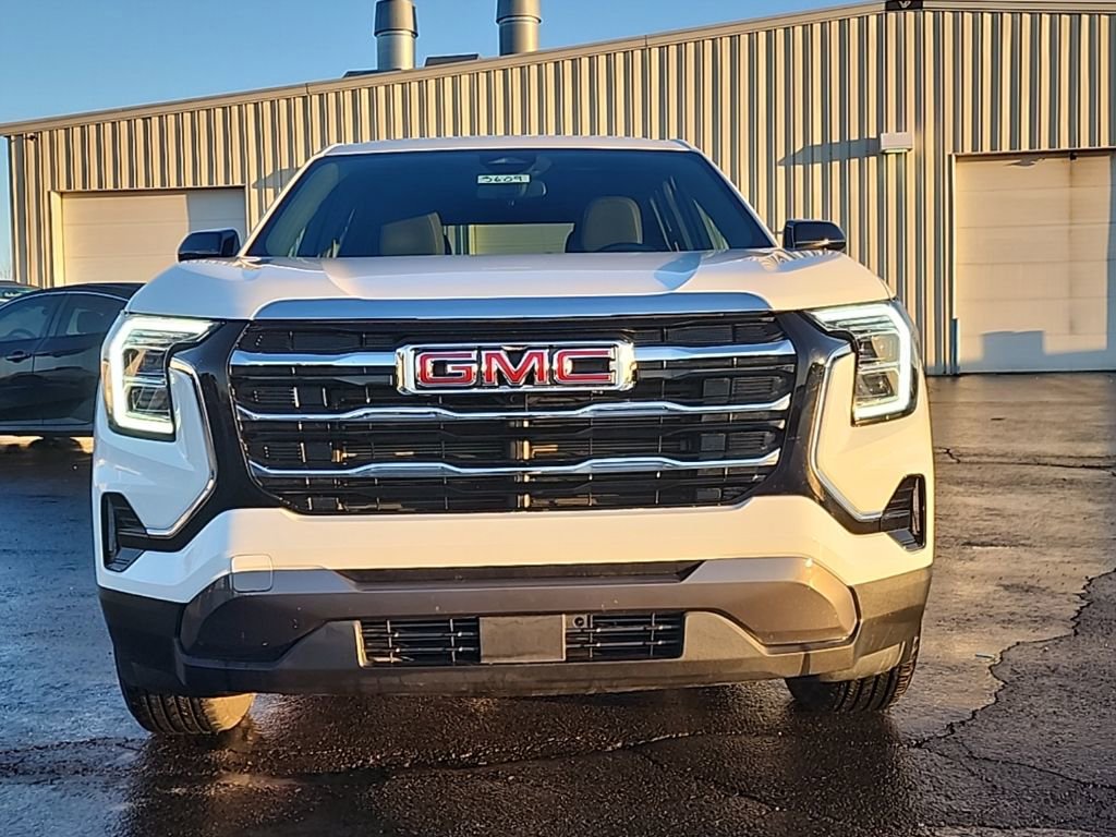 Used 2025 GMC Terrain Elevation image 2