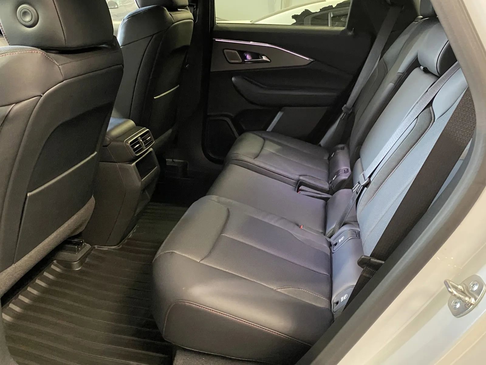 Used 2024 Acura ZDX A-Spec image 9