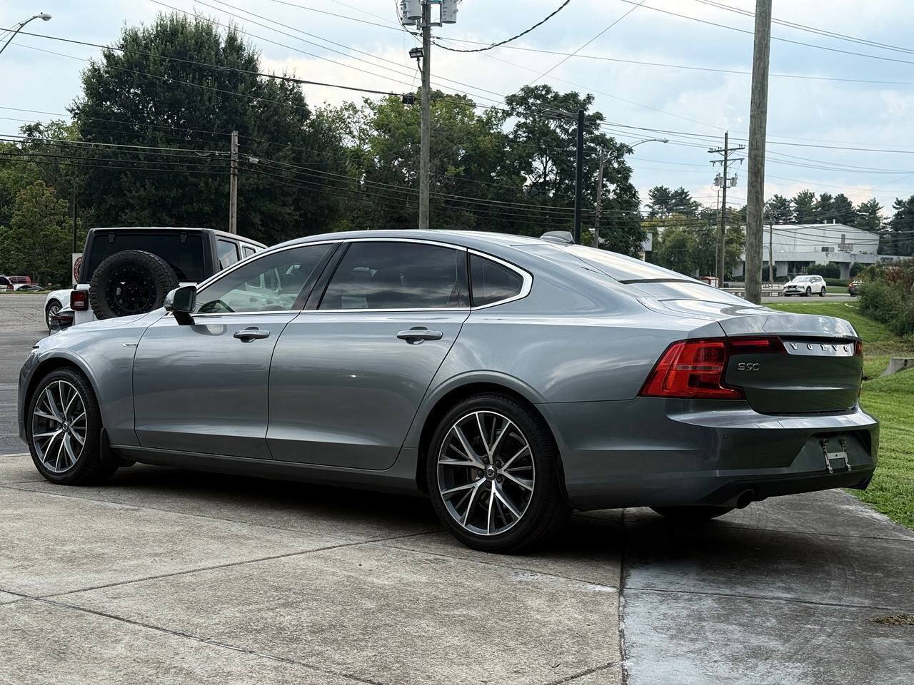 Used 2018 Volvo S90 T5 Momentum FWD image 5