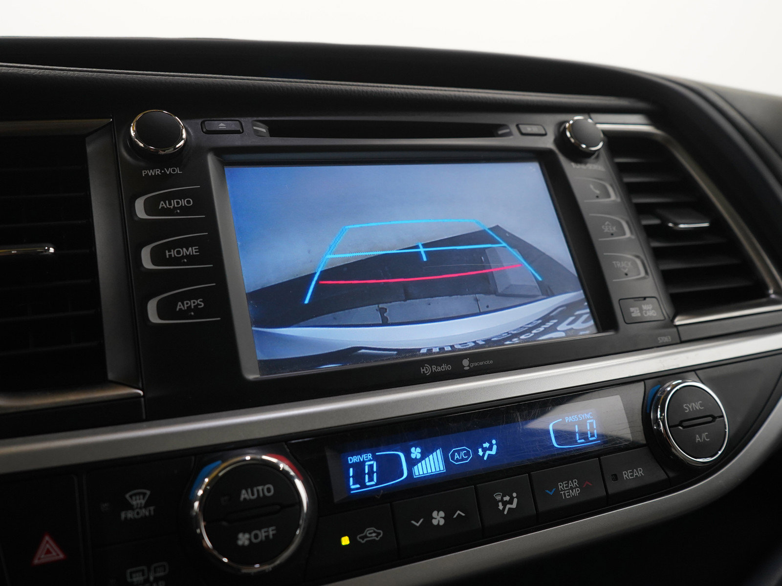 Used 2015 Toyota Highlander XLE image 25