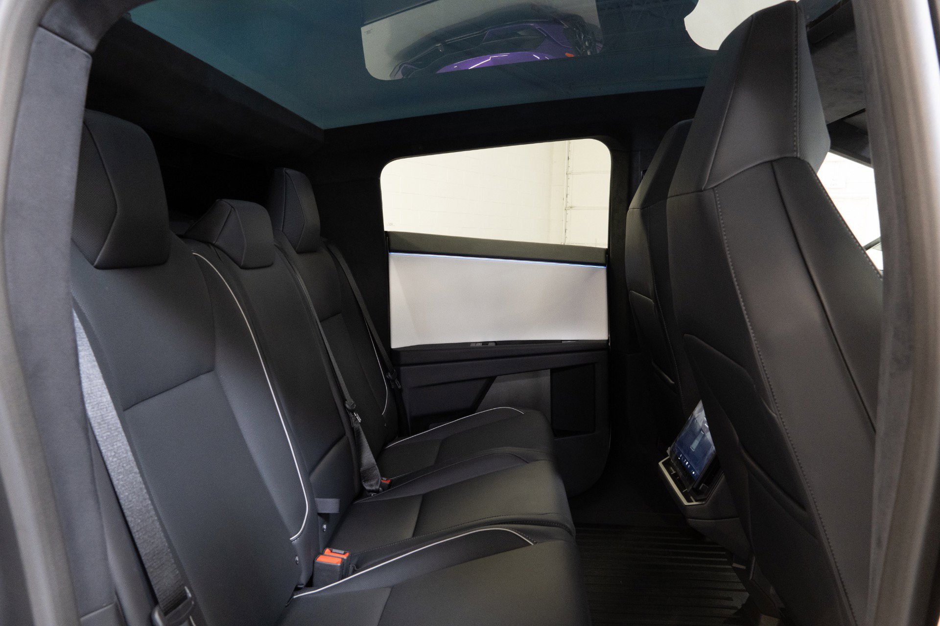 Used 2024 Tesla Cybertruck AWD Crew Cab image 24