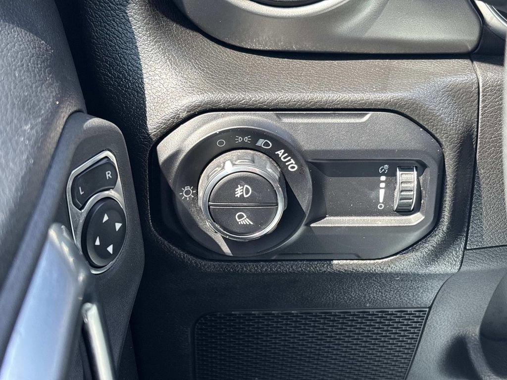 Used 2023 Jeep Gladiator Sport AWD/4WD image 16