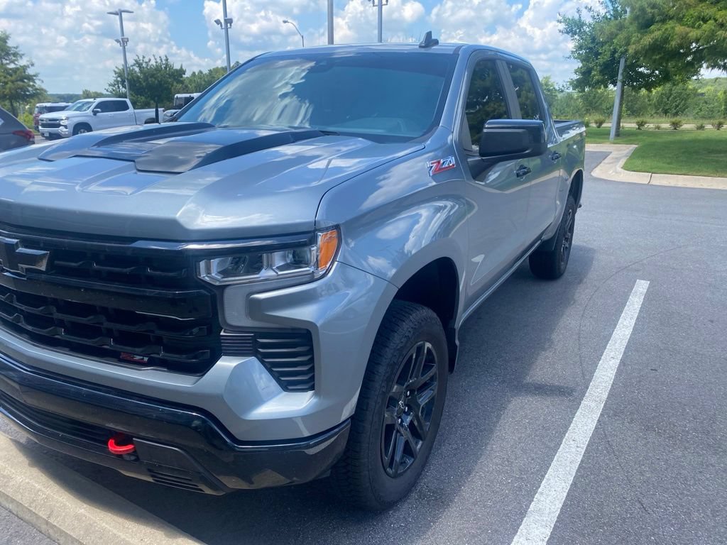 Used 2025 Chevrolet Silverado 1500 LT Trail Boss w/ Convenience Package II AWD/4WD image 2