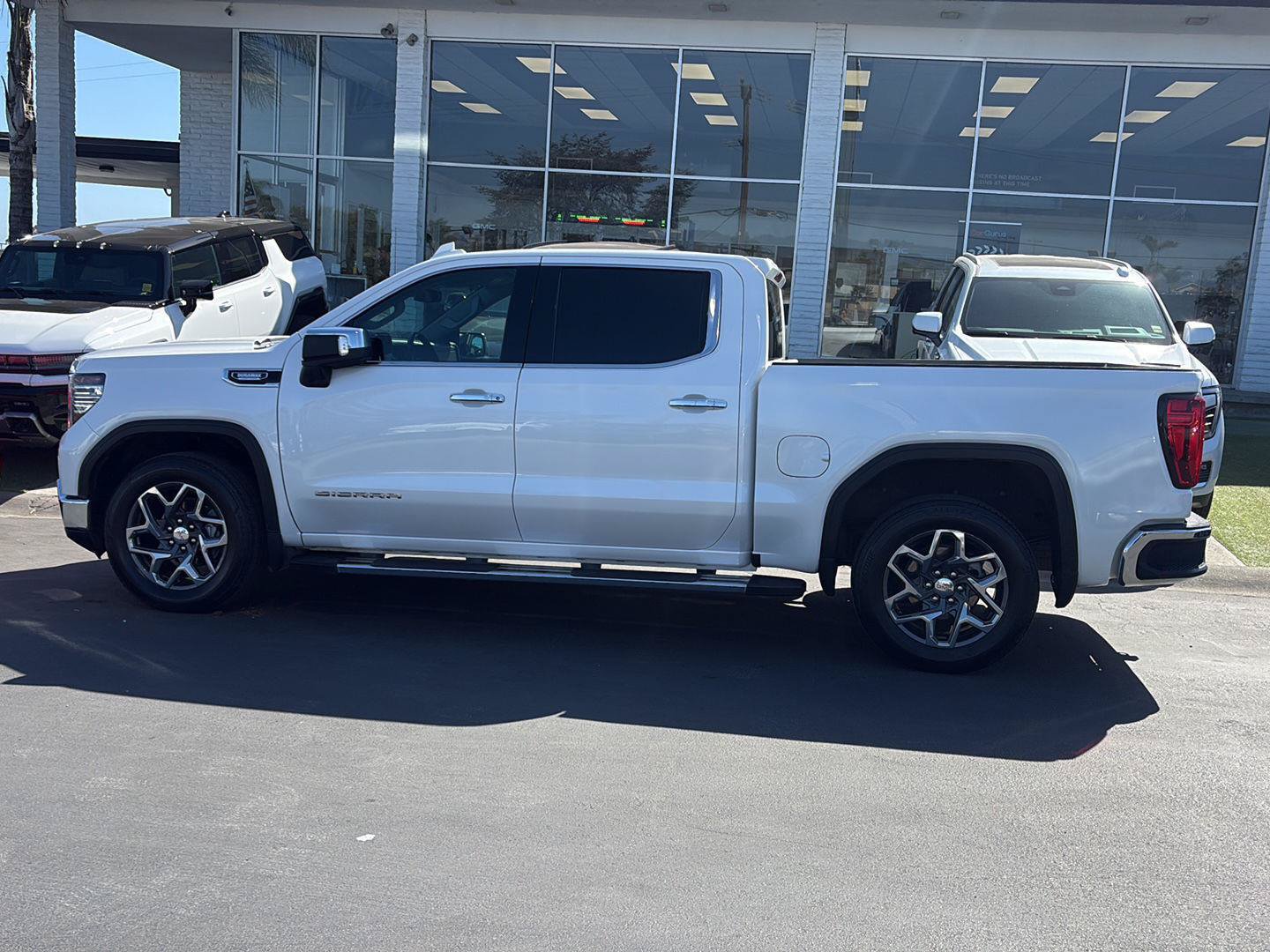 Used 2023 GMC Sierra 1500 SLT w/ SLT Convenience Package RWD image 7