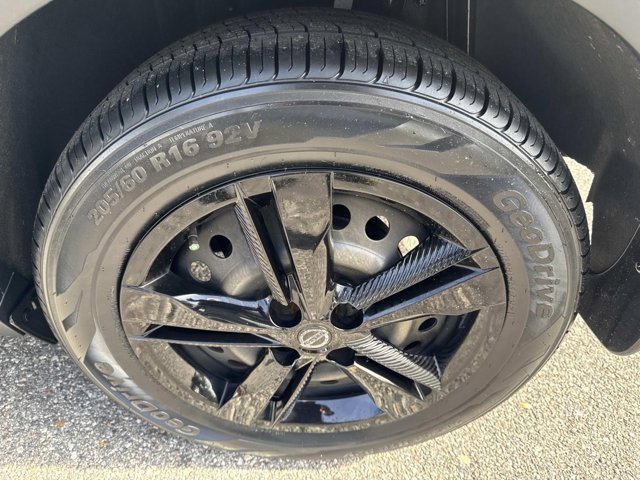 Used 2024 Nissan Kicks S image 31