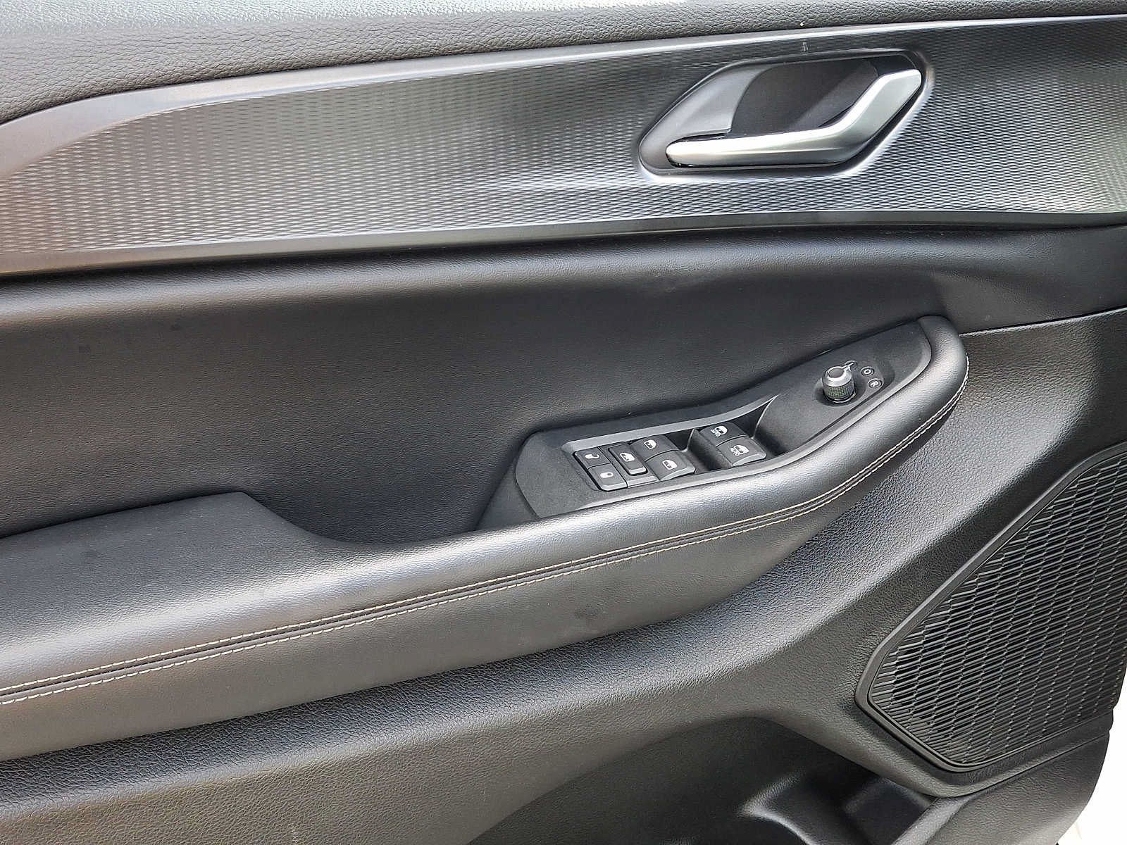 Used 2024 Jeep Grand Cherokee Altitude AWD/4WD image 12