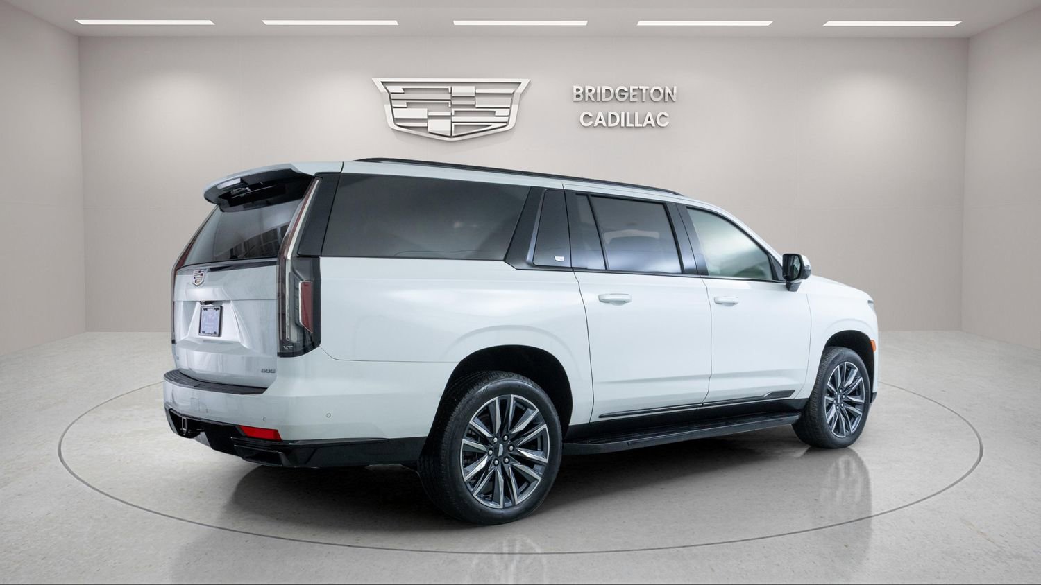 Used 2024 Cadillac Escalade ESV Sport Platinum w/ Heavy-Duty Trailer Package AWD/4WD image 7