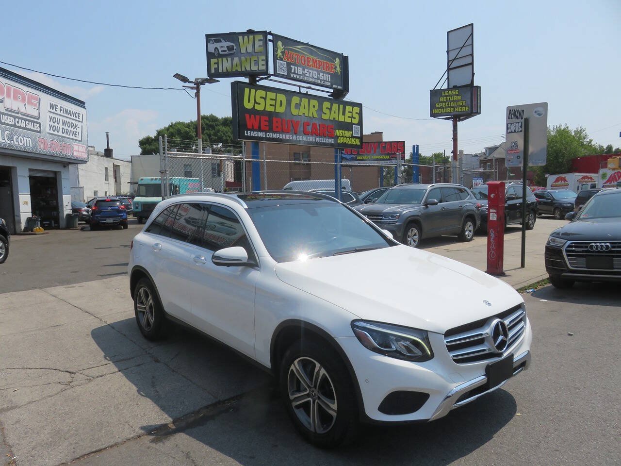 Used 2018 Mercedes-Benz GLC 300 4MATIC image 3