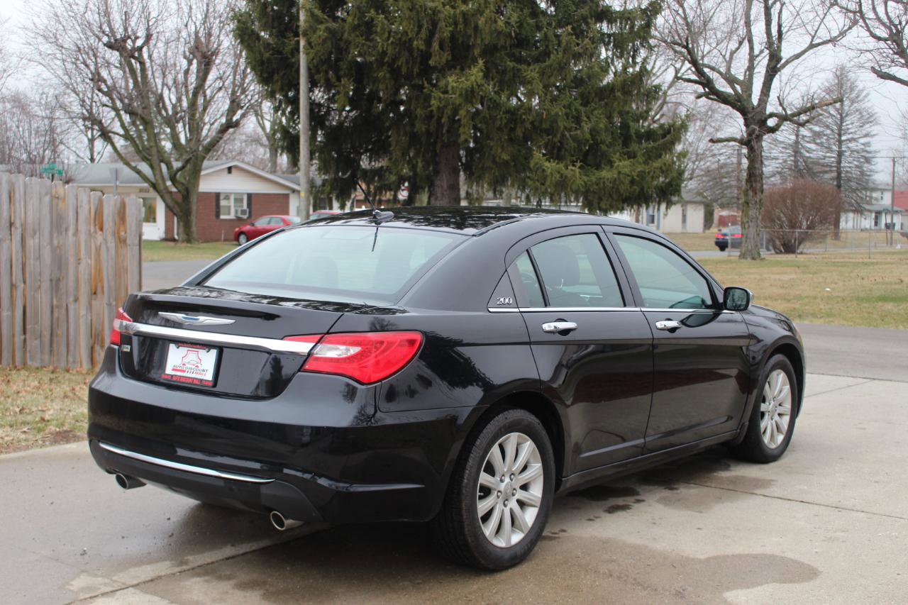Used 2013 Chrysler 200 Limited FWD image 10