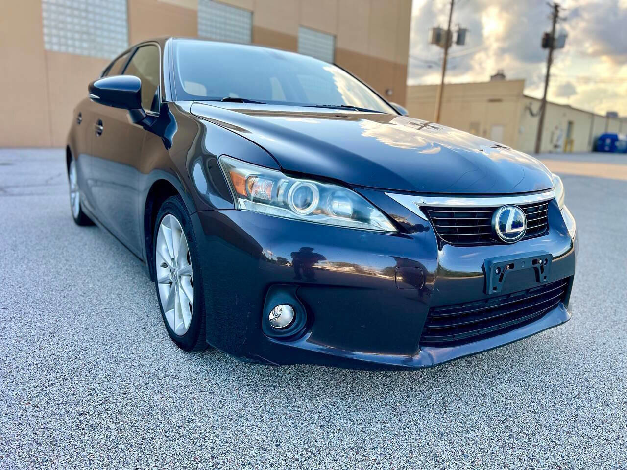 Used 2011 Lexus CT 200h Premium image 10