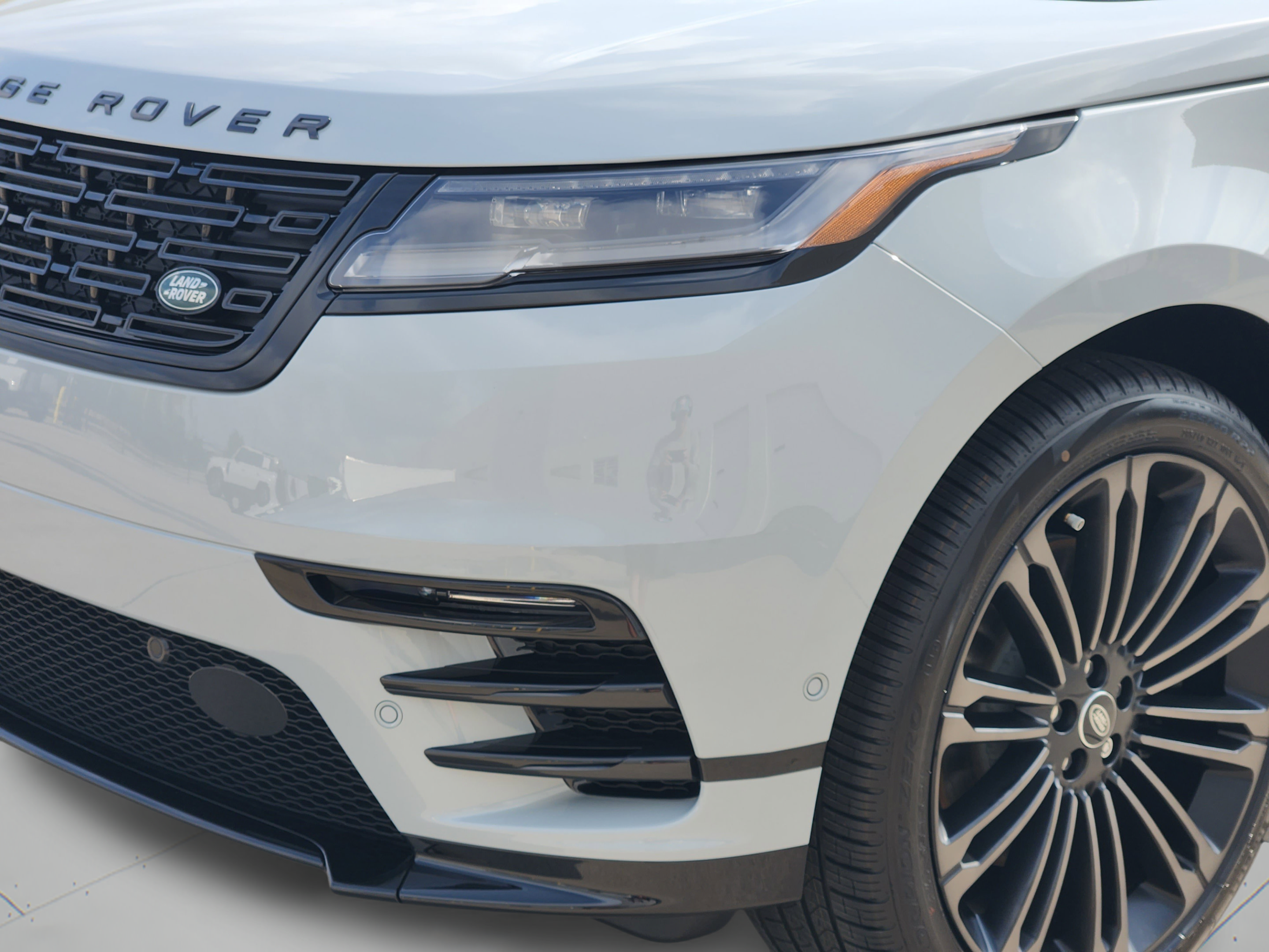 New 2026 Land Rover Range Rover Velar Dynamic SE AWD/4WD image 33