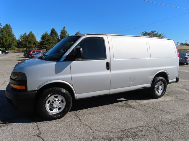 Used 2018 Chevrolet Express 2500 w/ Driver Convenience Package RWD image 3