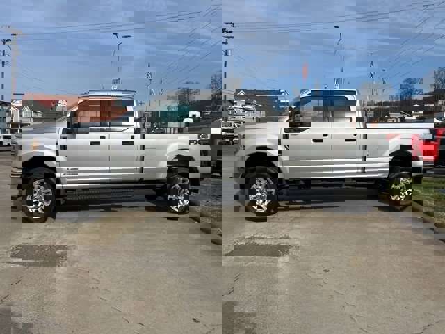 Used 2019 Ford F250 XLT w/ FX4 Off-Road Package image 3