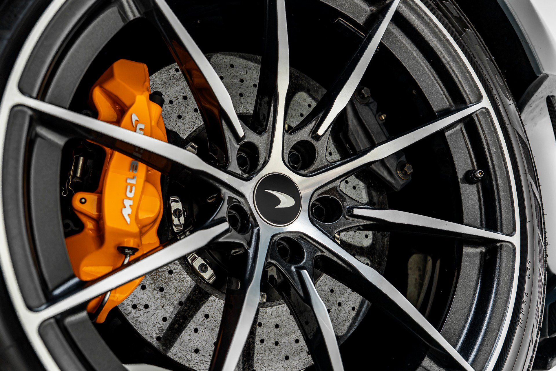 Used 2020 McLaren 600LT Spider RWD image 37