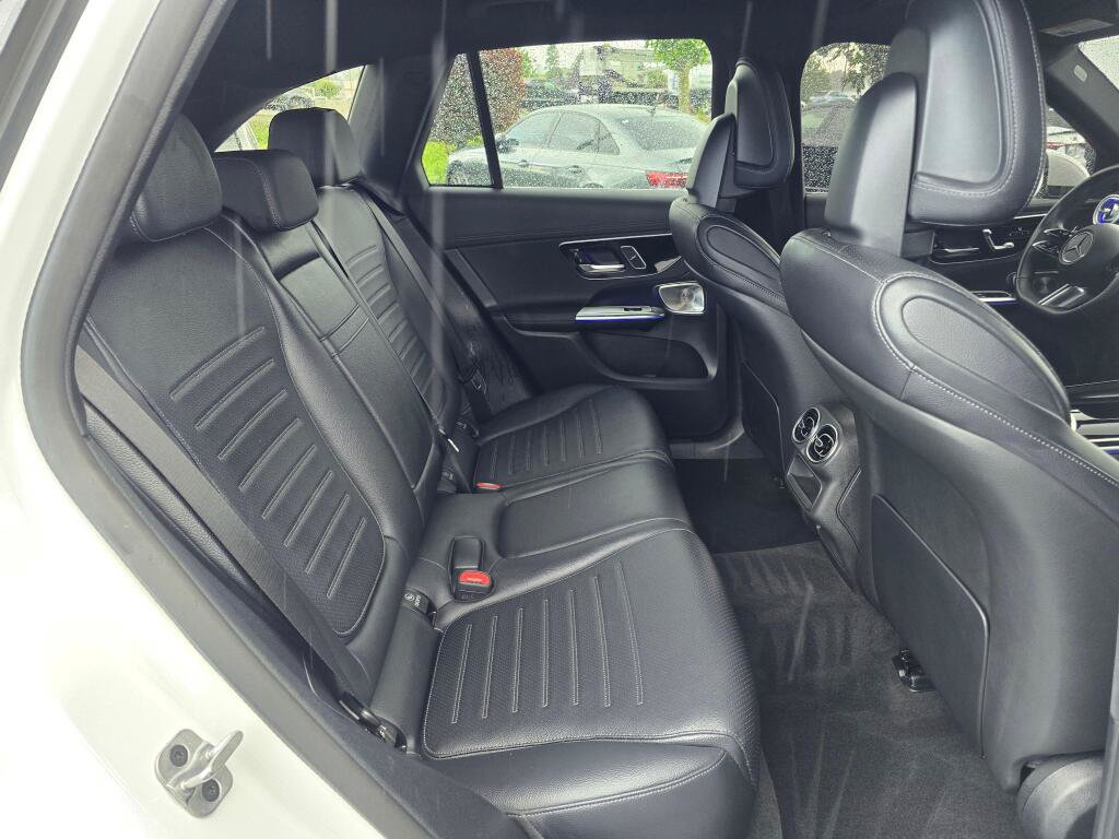 Used 2025 Mercedes-Benz GLC 350e 4MATIC w/ AMG Line image 23