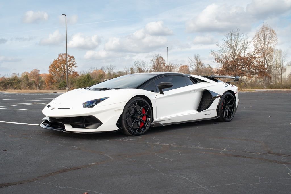 Used 2021 Lamborghini Aventador SVJ image 3
