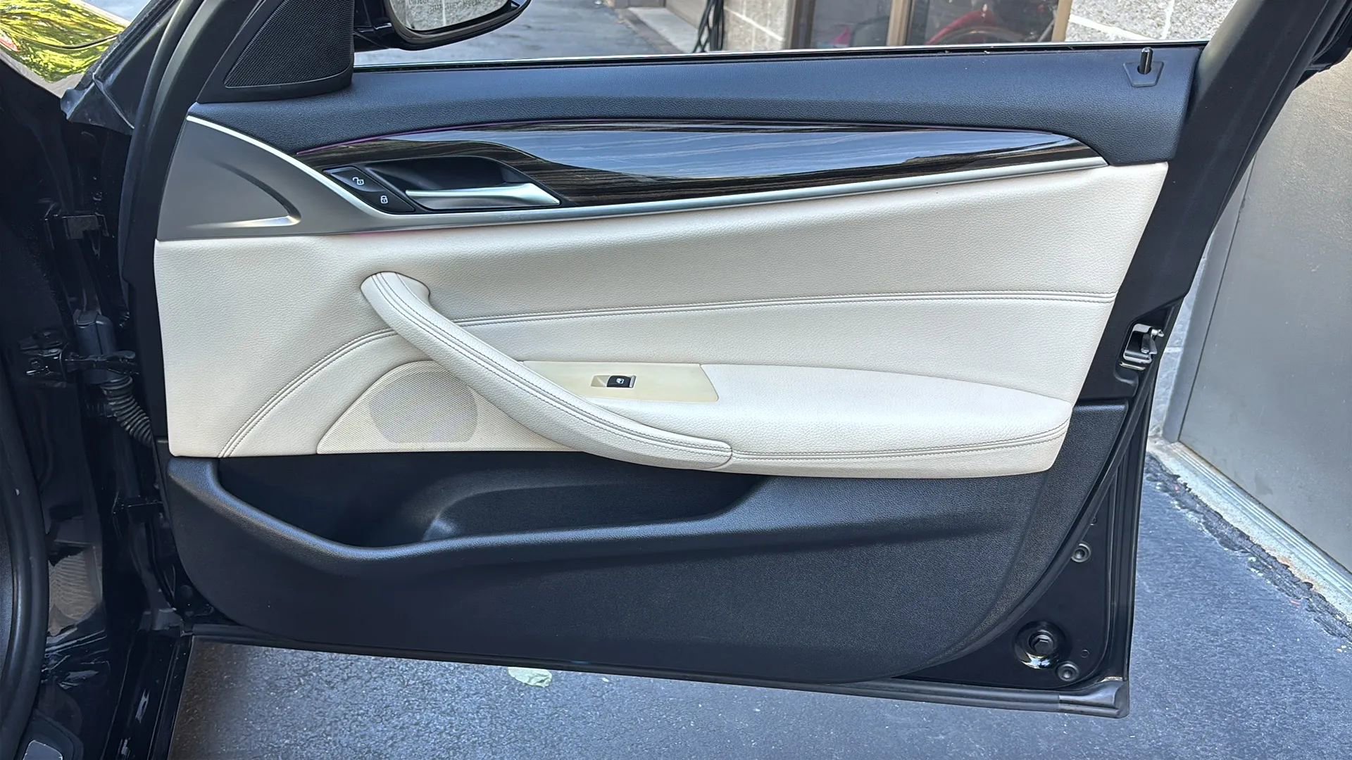 Used 2019 BMW 530i xDrive w/ Convenience Package image 14